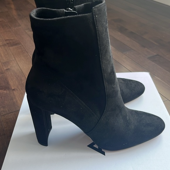 COPY - New never worn Aldo heeled booties size 9 - Picture 3 of 6
